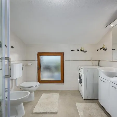 Pharos House With Umag