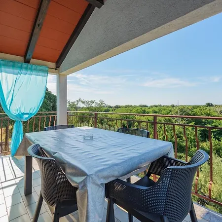 Hotel Pharos House With *