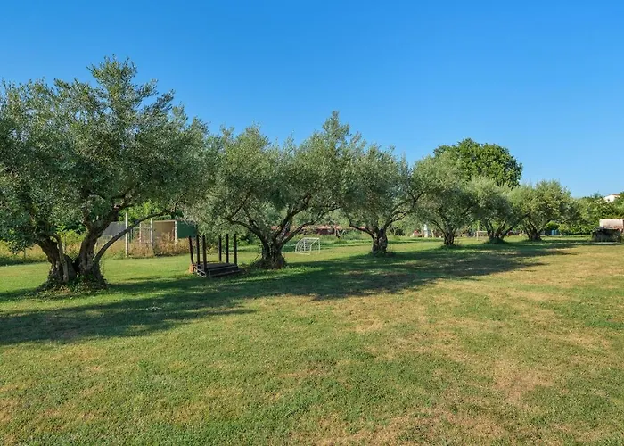 Pharos House With Hotel *