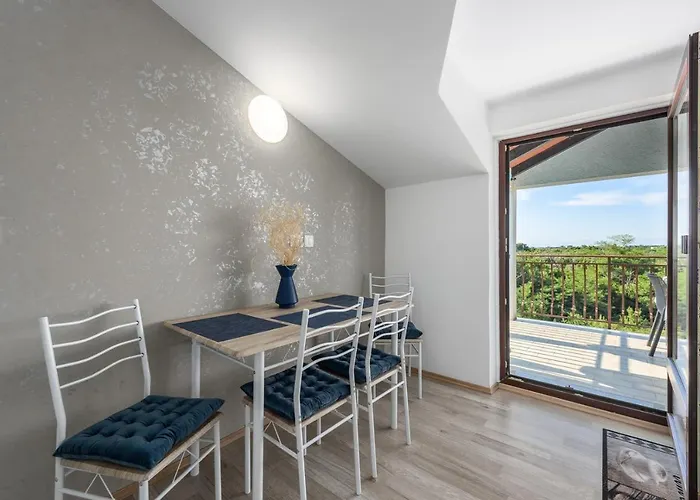 Pharos House With Hotel *